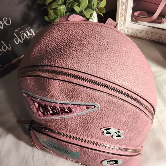 Kate Spade x Betty & Veronica Archie Riverdale Pink Pebbled Leather Backpack - Picture 8 of 16